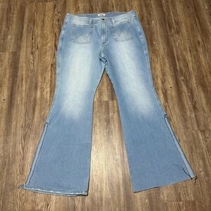 Wrangler High Rise Flare Jeans Women's 32 Split Hem Patch Pocket Festive Denim